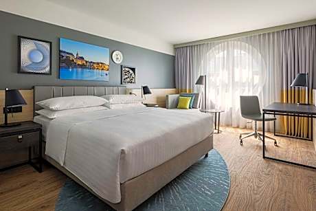 Club Room, M Club lounge access, Club Guest room, 1 King