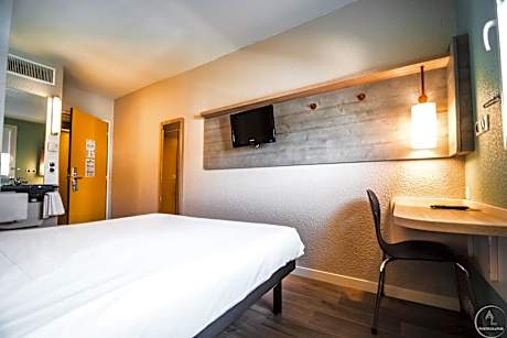 Triple Room with Three Single Beds