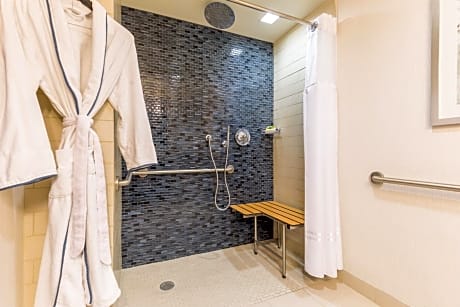 Classic King Room with Roll-In Shower - Mobility Access