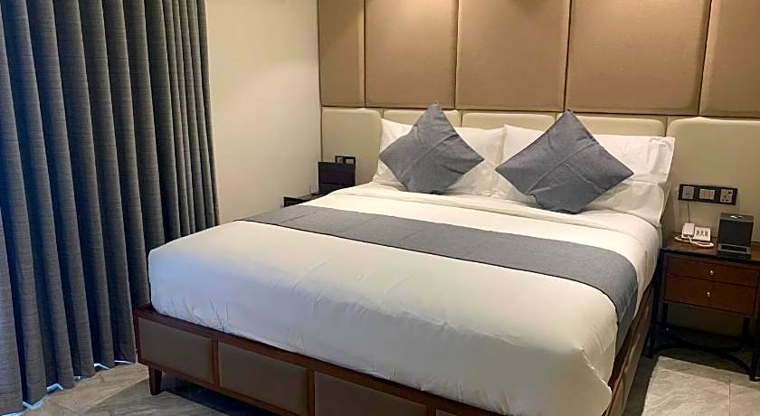 One Euphoria Luxe Hotel