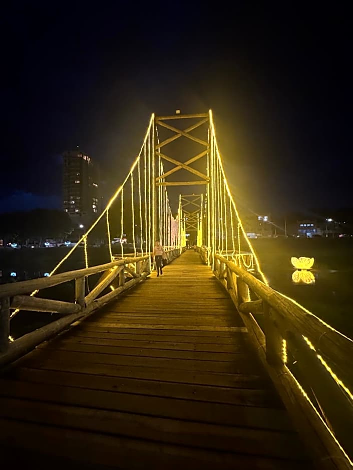 Studio com quarto e banheiro em frente ao Parque do Lago Acomoda até 2 pessoas 1 cama