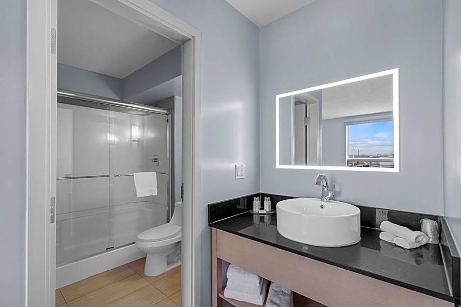 Emerald Hotel & Suites Calgary Airport