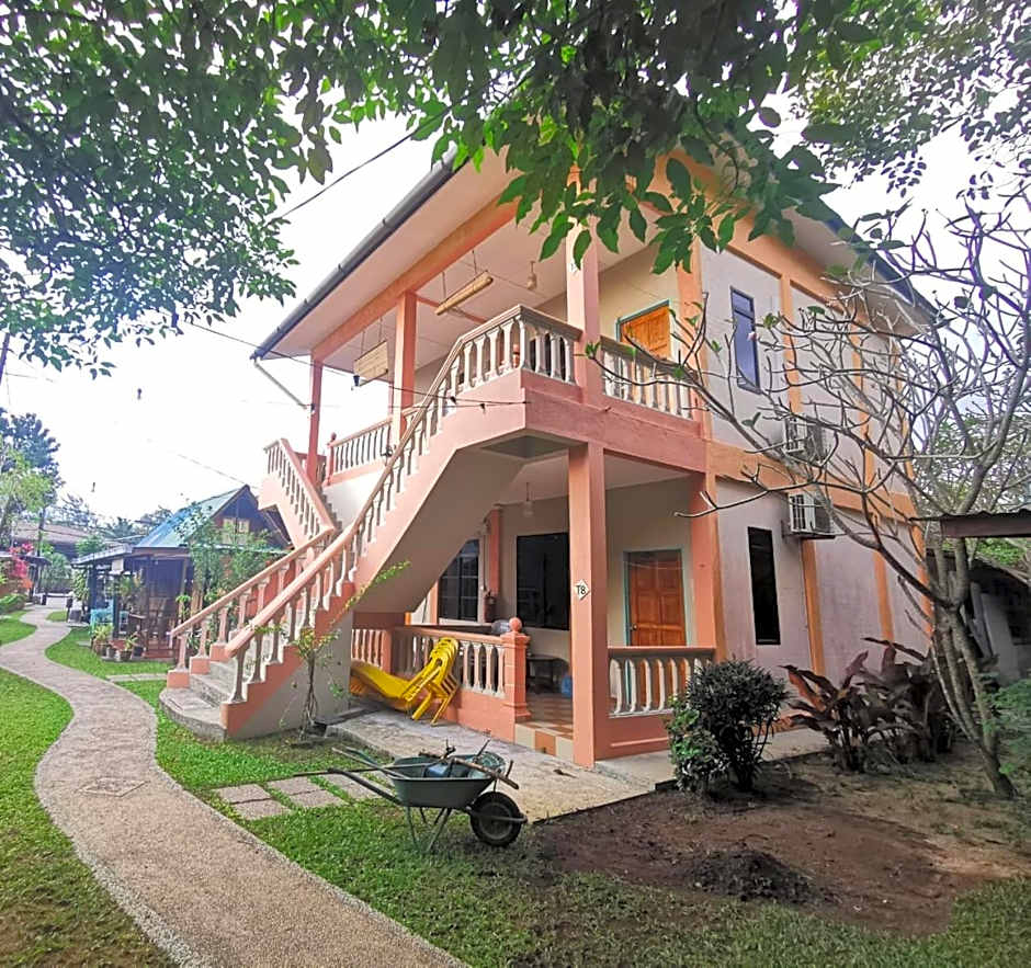 Cheers Garden Chalet