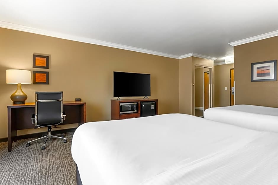Comfort Inn & Suites Redwood Country