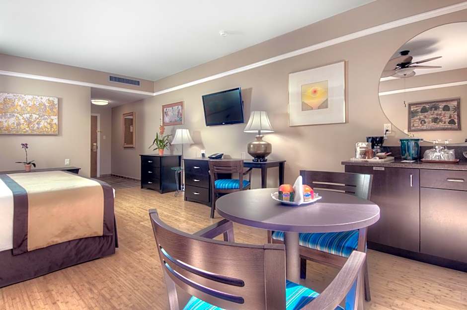 Dinah`S Garden Hotel