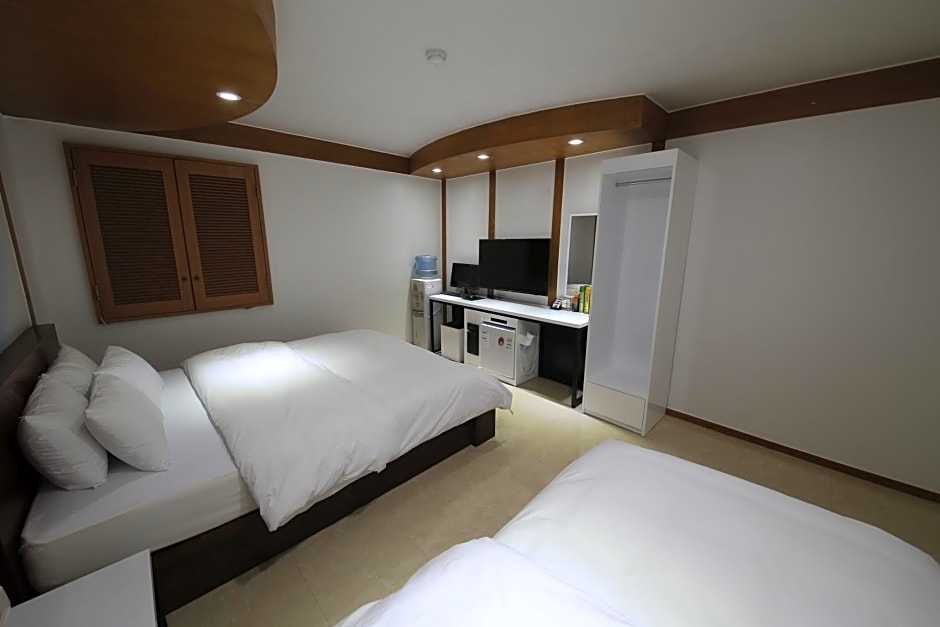 Abata Business Hotel