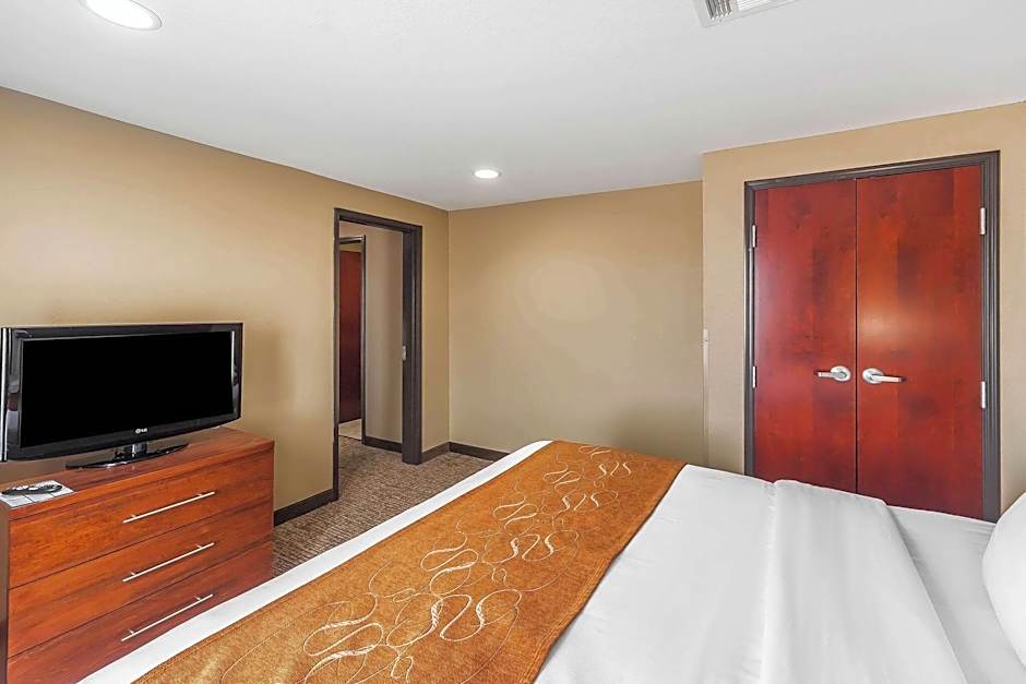 Photo 1 of 3 of 1 King Bed Suite, Accessible