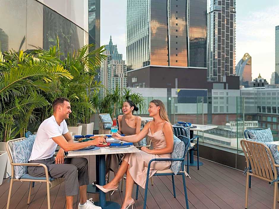 Novotel Bangkok Platinum Hotel