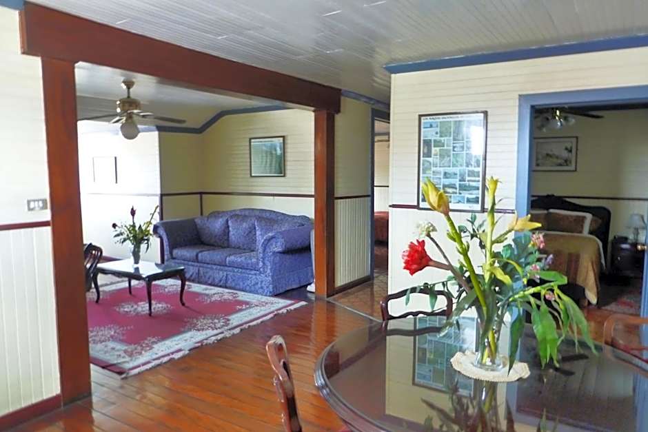 Hotel Santo Tomas / Historical Property