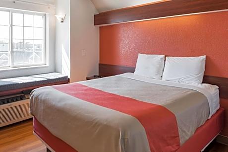 Queen Room - Smoking