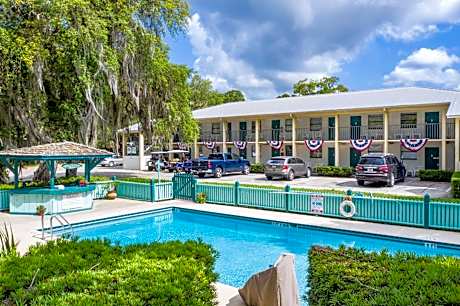 Steinhatchee River Inn and Marina