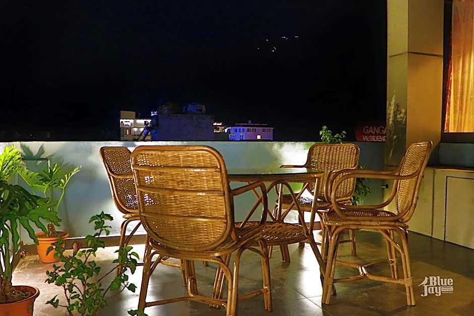 The Blue Jay Hostel - Dorms & Rooms Hotel