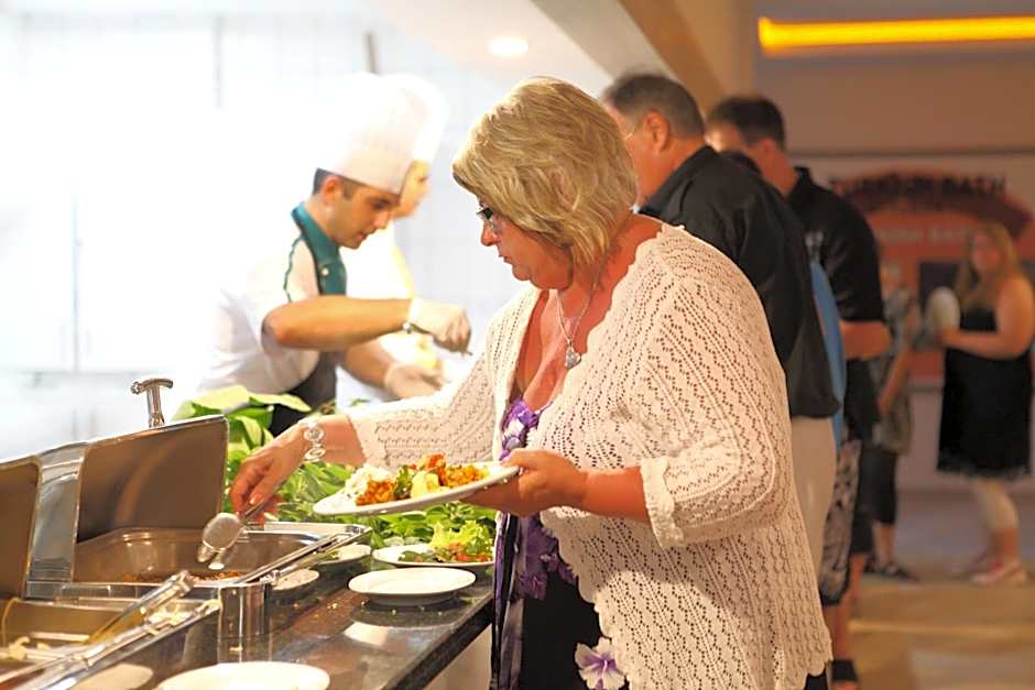 Catty Cats Garden Hotel