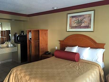 Standard Queen Room