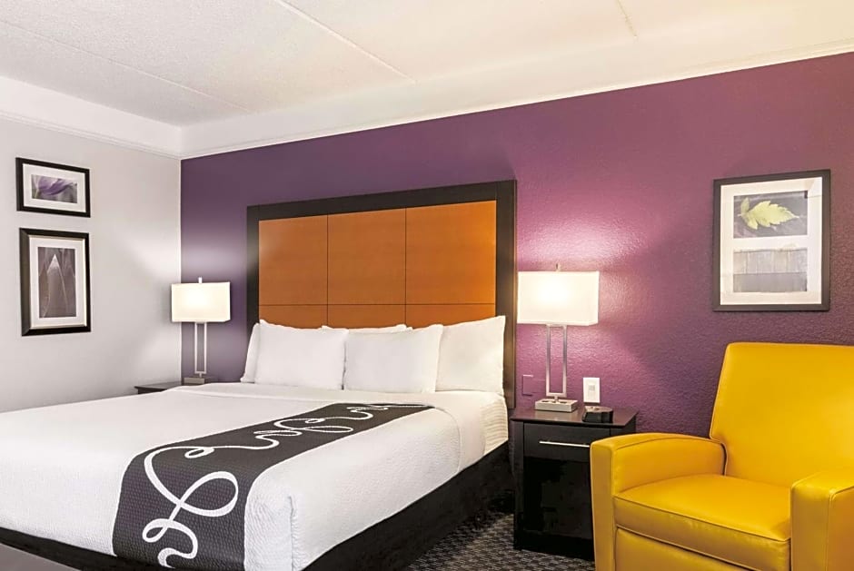 La Quinta Inn & Suites by Wyndham Orlando Airport North