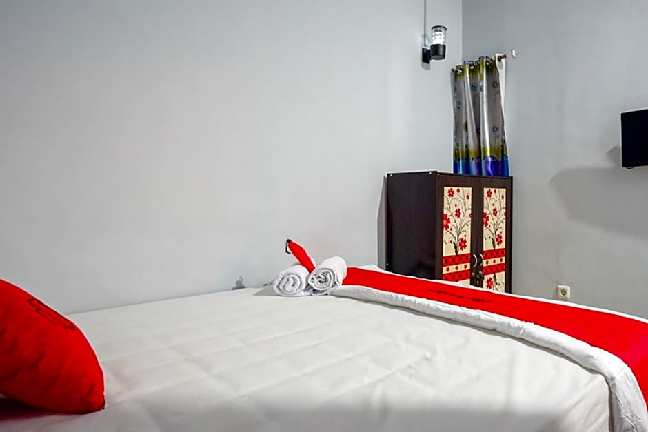 RedDoorz @ Hotel Grand Aulia Majene