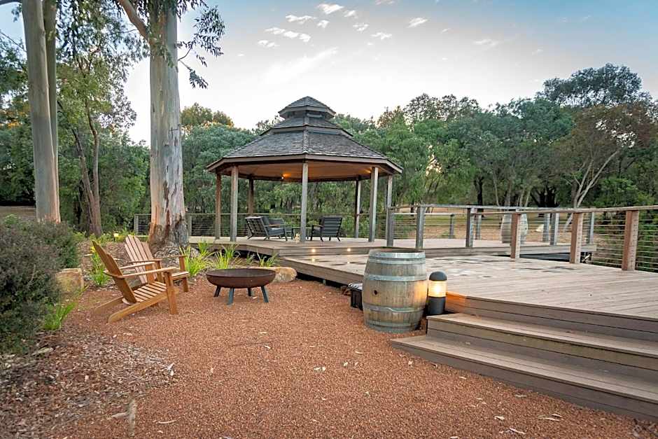 Forest Rise Chalets and Lodge