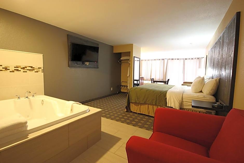Photo 1 of 4 of 1 King Bed with Sofabed Suite