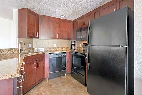 2 Bedroom 1 King 1 Queen Suite