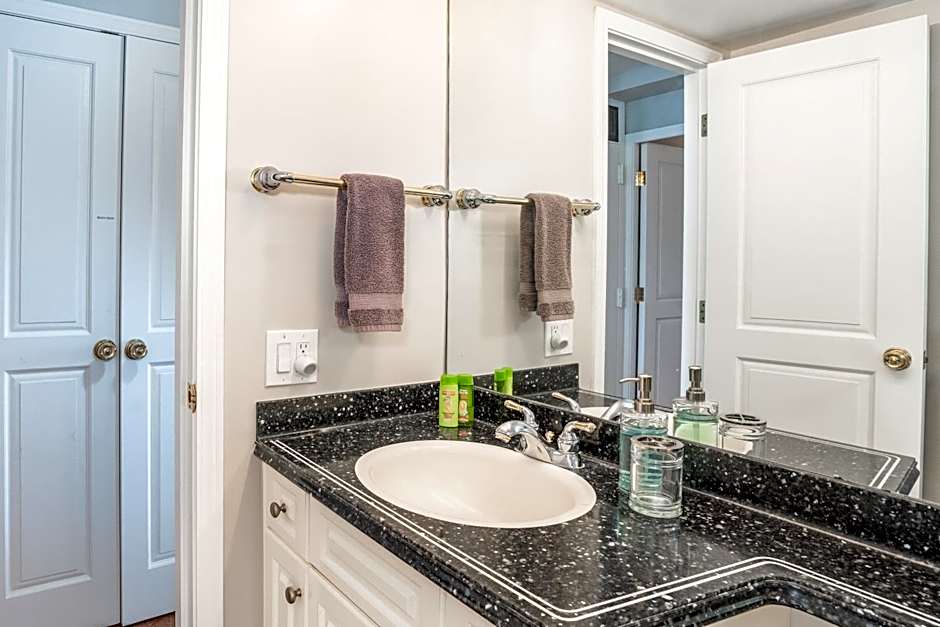 Updated 2bd 2ba Maui Vista Condo with Ocean View