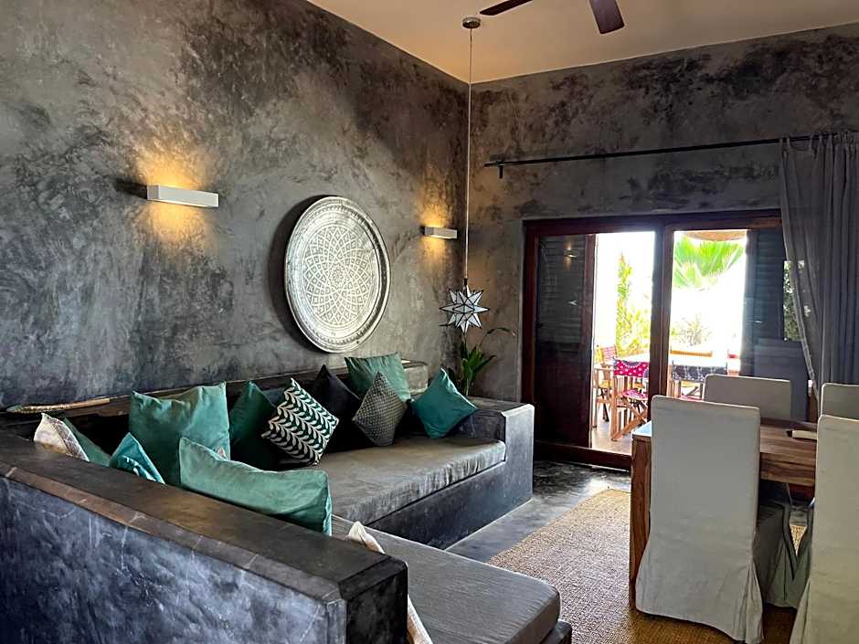 Joya' Beach Suites & Villa