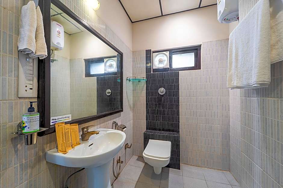 Treebo Shivam Inn Near Singapore Mall