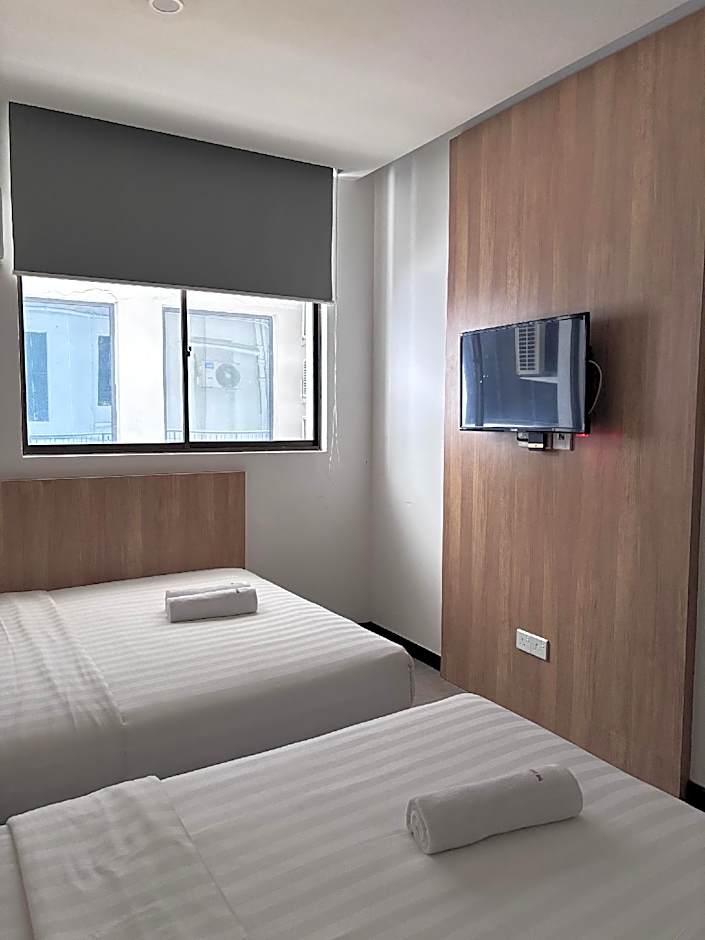 THE DAILY HOTEL