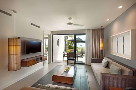 Deluxe One-Bedroom Suite - Beach Front