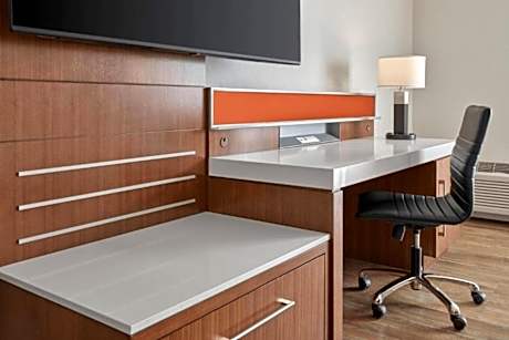 1 Bedroom Suite with 1 King, Sofa bed