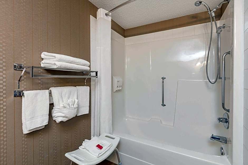 Super 8 by Wyndham Edson