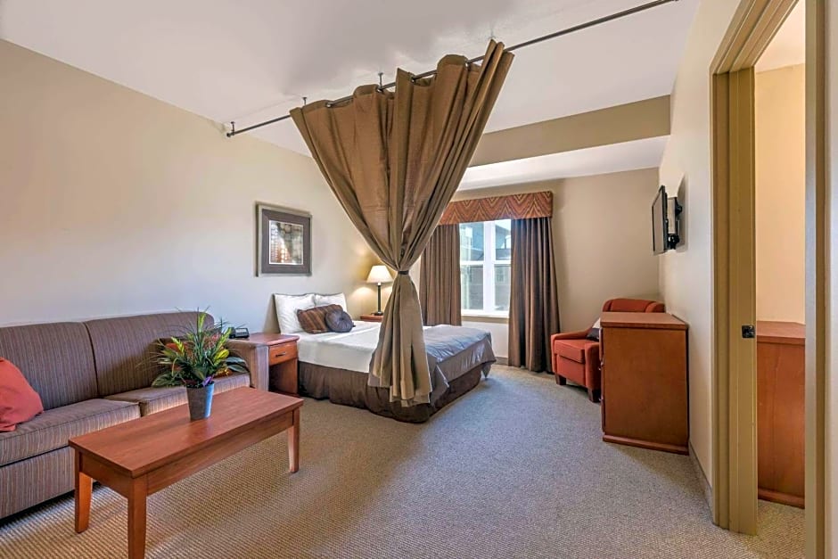 Clarion Hotel & Suites