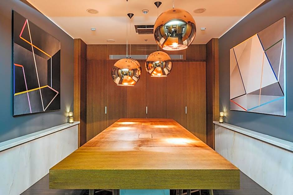 Old Town Square Residence by Emblem