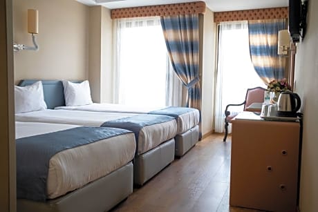 Triple Room with City View