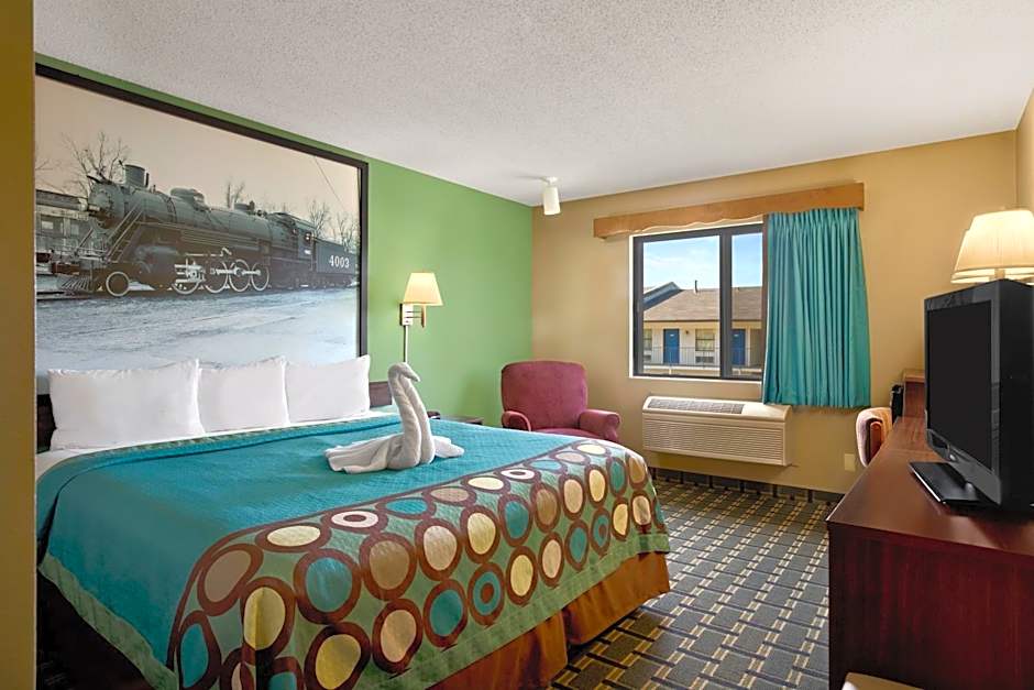 Super 8 by Wyndham Russellville