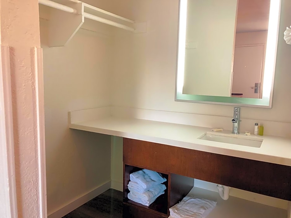 Super 8 by Wyndham San Jose Airport