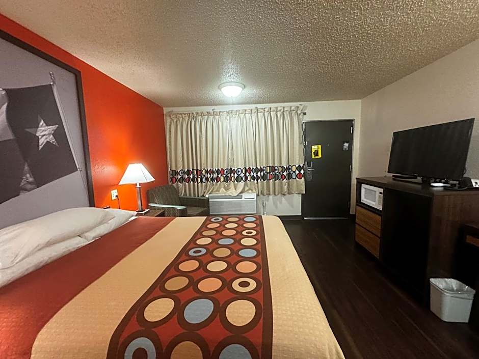 Super 8 by Wyndham Giddings