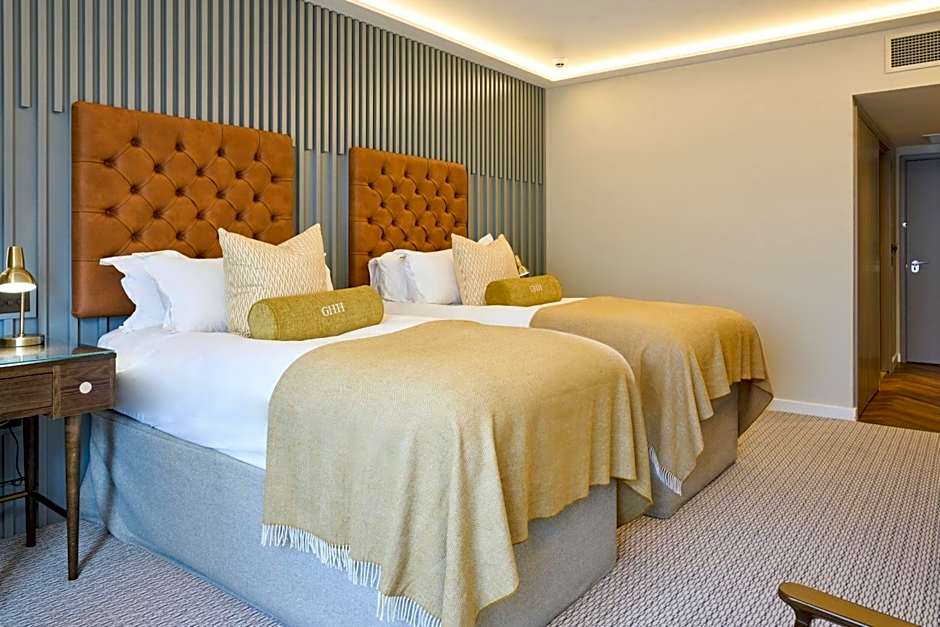 Guildford Harbour Hotel