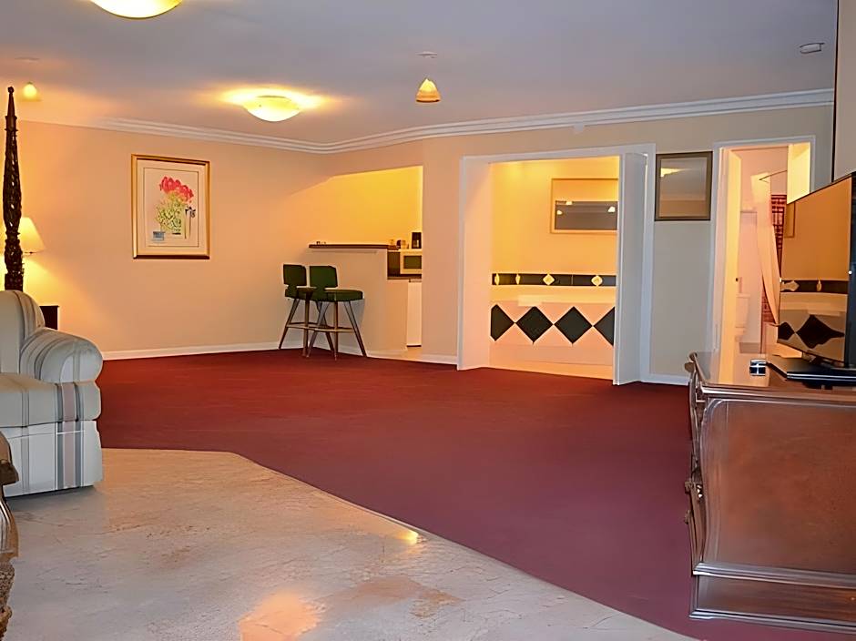 Merced Inn & Suites