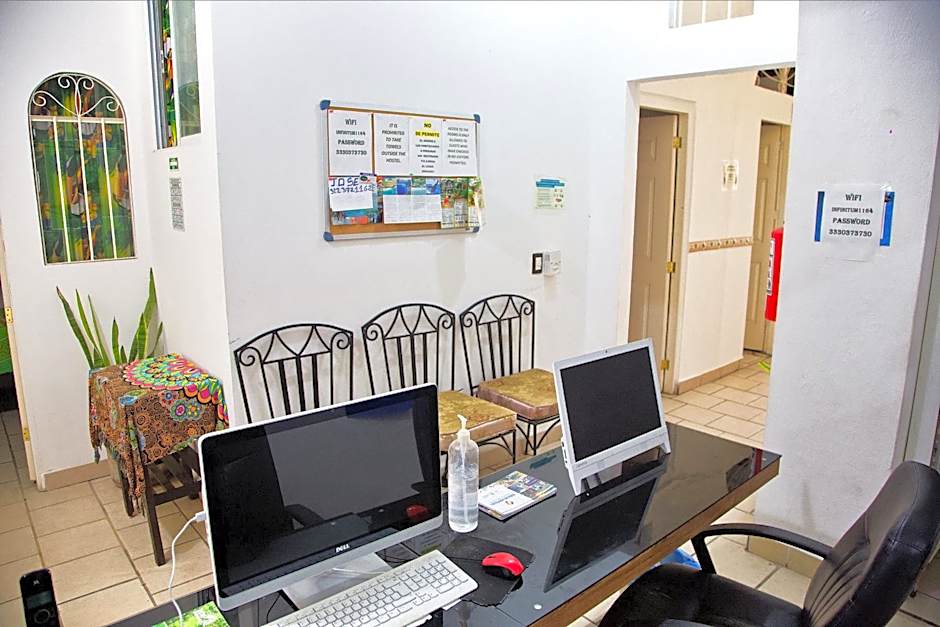 Alexandross Hostel