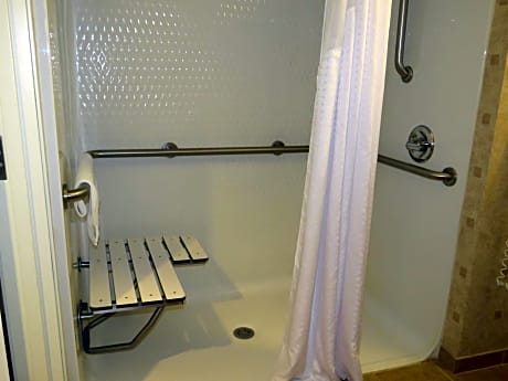 Standard Queen Room with Two Queen Beds and Roll-In Shower - Mobility Access