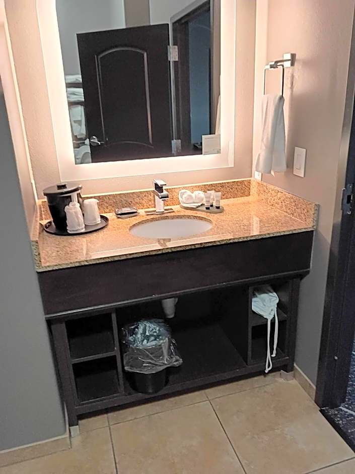 La Quinta Inn & Suites by Wyndham Little Rock - Bryant