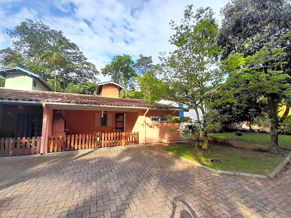 Aconchego 3 dorms, piscina, churrasq em Condomínio Fechado