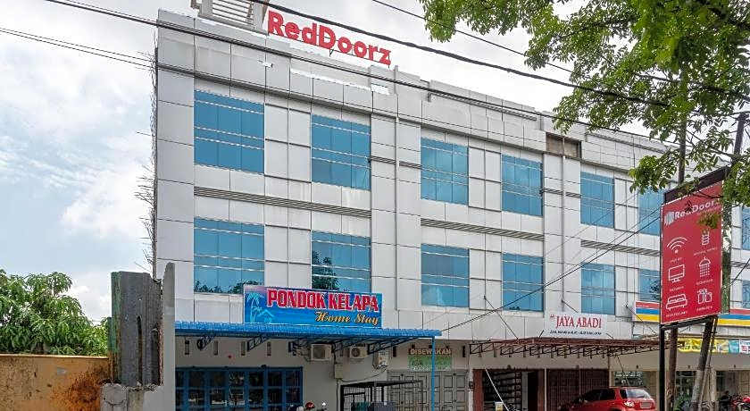 RedDoorz near Manhattan Square Medan