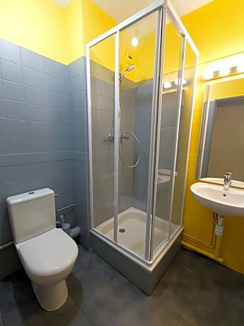 Pop Room with Double Bed and Single Sleeper Chair