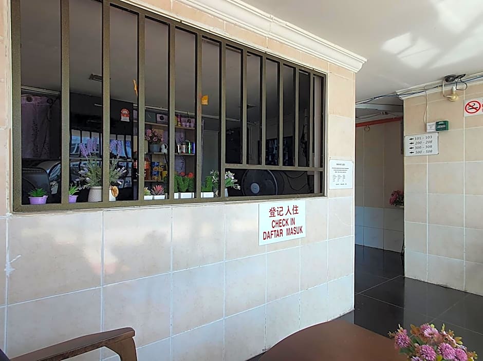 OYO 90997 Hoover Room