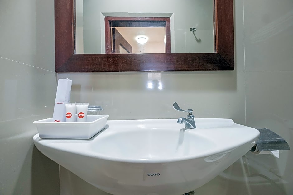 OYO 1090 Hotel Anging Mammiri Makassar