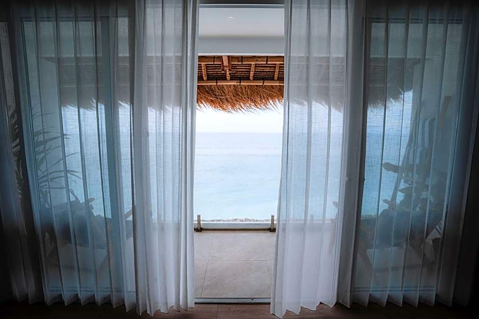 Legends Beachfront Resort – Uluwatu, CO
