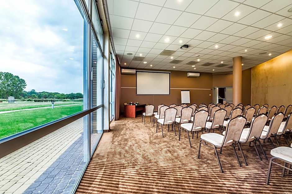 Hotel Victor Pruszkow DeSilva