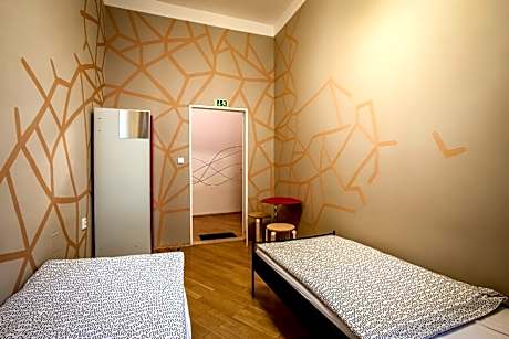 Economy Twin Room with Shared Bathroom