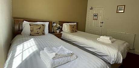 Twin Room with Private Bathroom